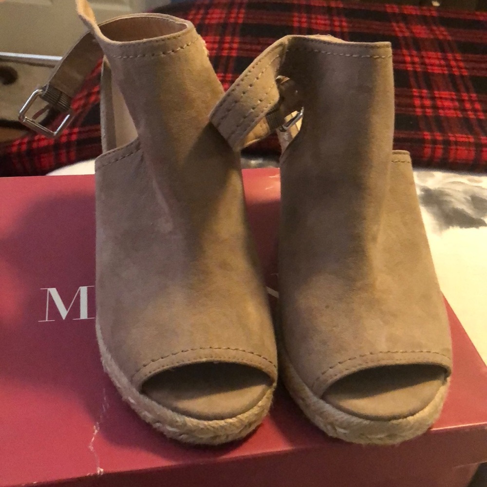 👠 shoes taupe color